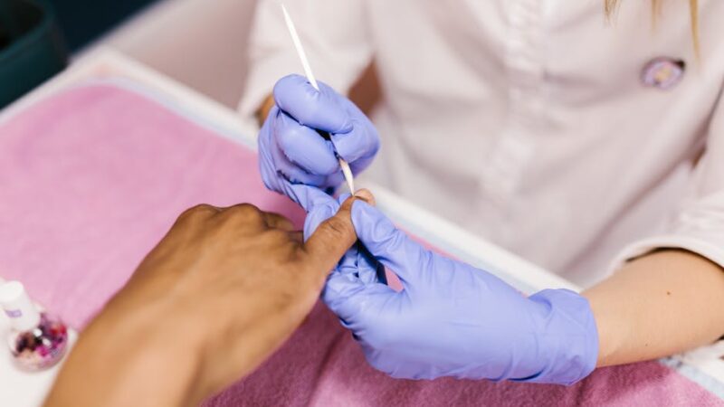 ¿Crujirse los dedos de las manos es malo para la salud?