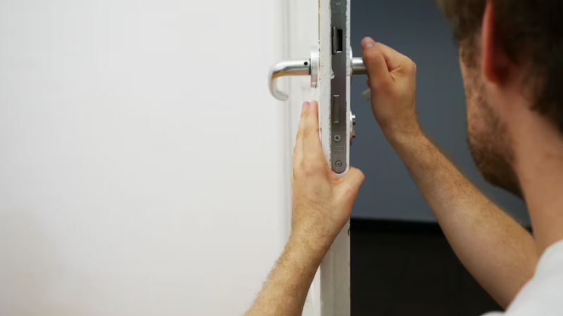 ¿Qué te pide un cerrajero para abrir una puerta?