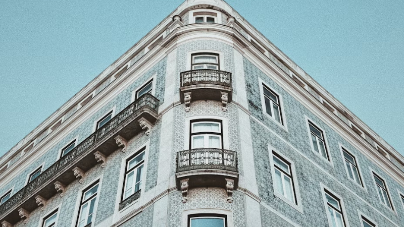 ¿Se puede vender un piso con deudas de comunidad?