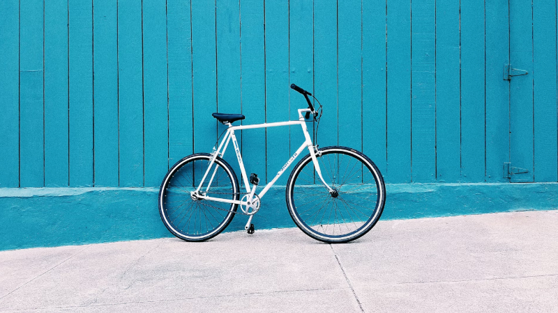 Cómo las pegatinas corporativas hacen reconocible las marcas de bicicletas